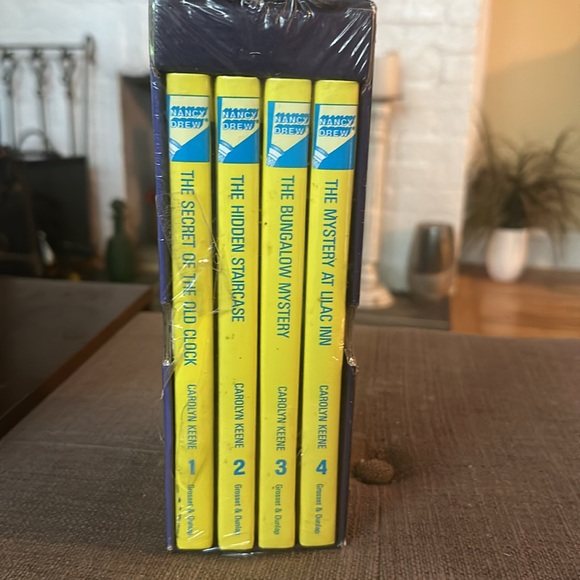 Nancy Drew Gift Set by Carolyn Keene - Picture 4 of 5